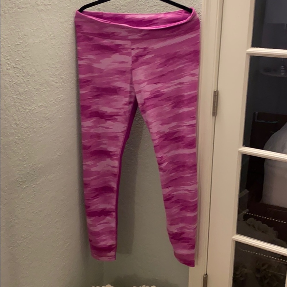 3/$25 🧜‍♀️ Purple under armour camo leggings